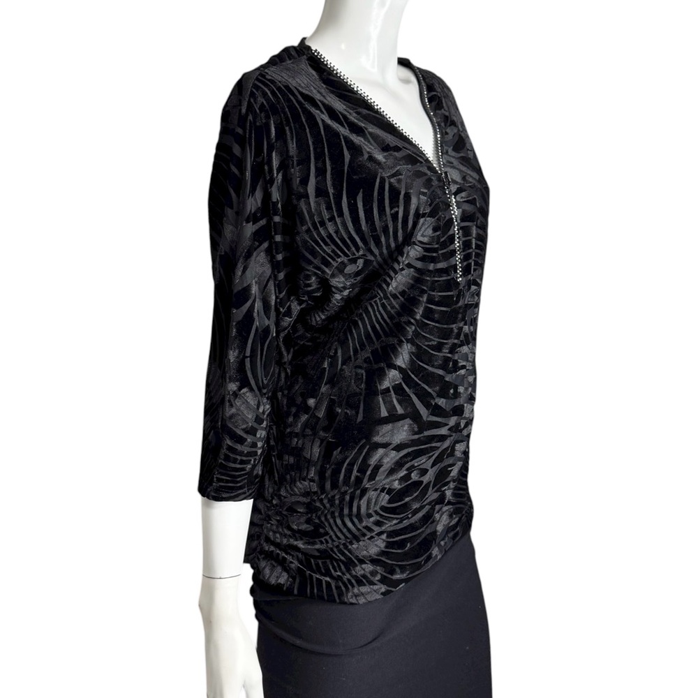 Frank Lyman Design Black Tiger Print Velvet Elbow Length Sleeves Blouse - Picture 3 of 8